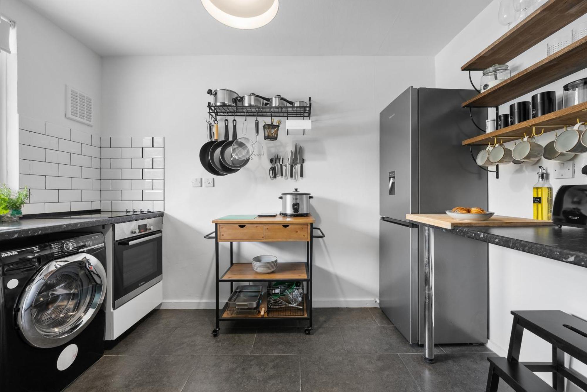 Spacious 3 Bedroom Whitechapel With Garden By Gold Londres